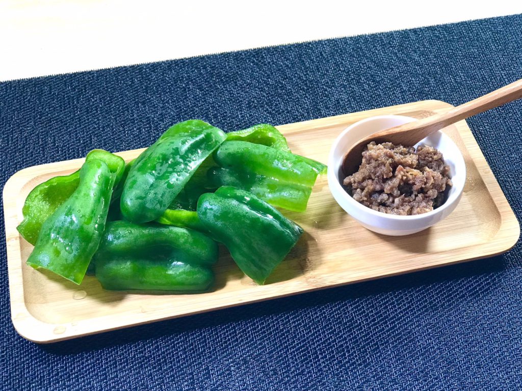 慣れてしまう前のパリッと生ピーマンの肉味噌添え ～大人ノ恋愛事情レシピsaikosan