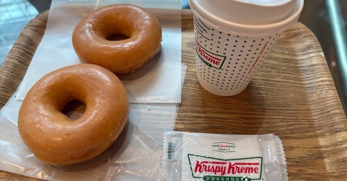 クリスピークリームドーナツ🍩 @krispykremejapan 日曜日、 朝から天神。 なにげに ワンビル 入ったらクリスピー クリームドーナツ🍩🍩🍩 おや? 待ち人4人 ⁇ これ、買えるんじゃない🫢✨✨ 浮かれて列に 並んでみるお久しぶりの クリスピー クリーム ドーナツ