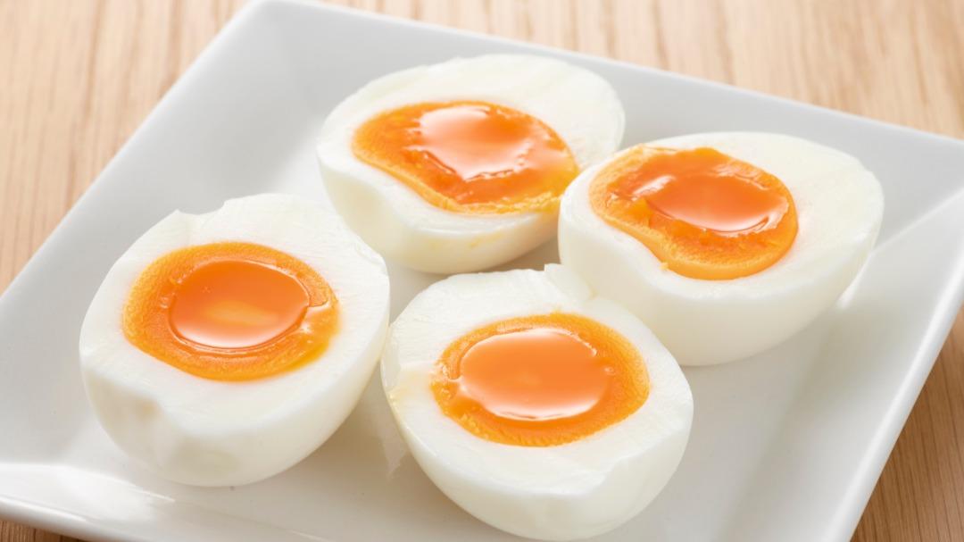 お湯からゆでて半熟から固ゆでまで理想の固さに！ゆで卵の基本レシピ