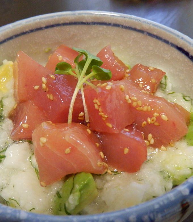 アボカドまぐろ丼