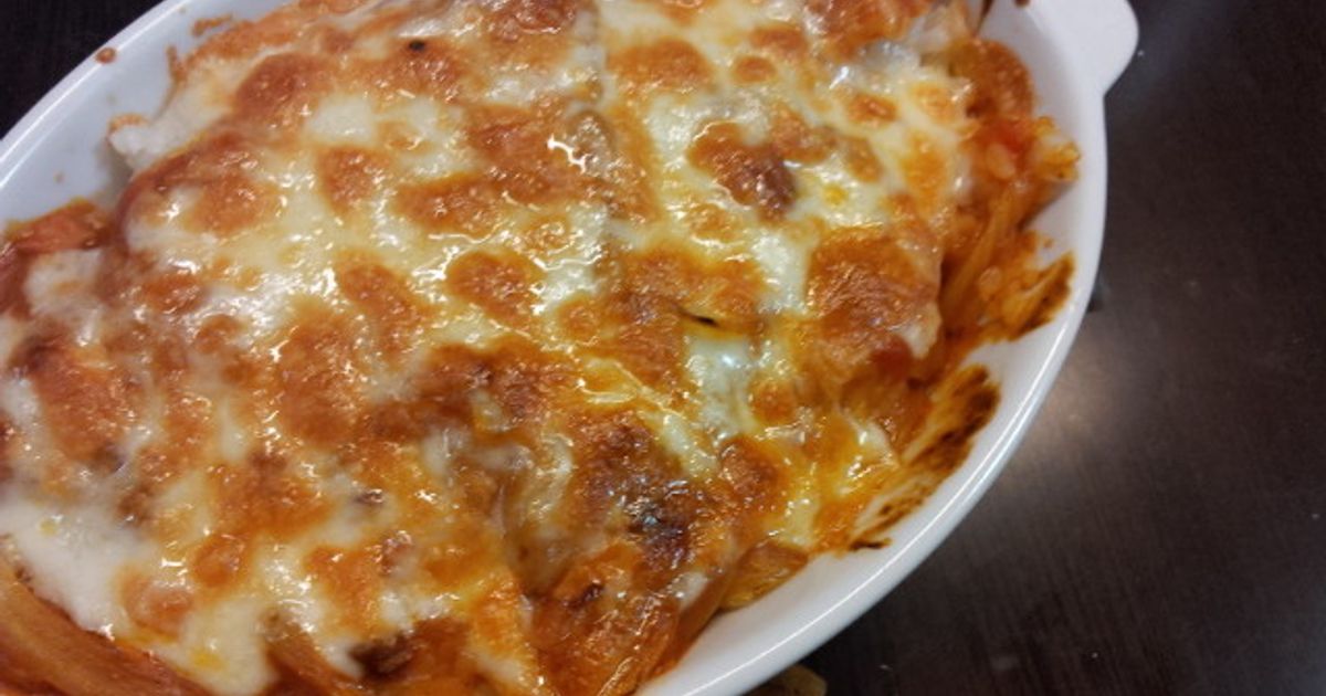 残りごはんを豆乳で軽く煮て、市販のミートソース、チーズかけて焼くだけ。とっても美味しいドリアできます☺️🥣 1人分にちょうど良いサイズ感のアンパンマン ミートソースがおすすめです◎簡単ドリアドリア簡単ドリアレシピアンパンマンミートソース