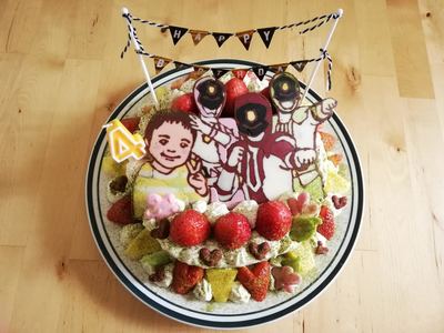 キャラクターチョコレートプレート、アイシングクッキー付きデコレーションケーキ完全オリジナルのオーダーケーキですので、毎月の制作数に限りがあります。沢山のケーキお問い合わせ頂いてます。 内容によりお受けできないこともありますことご了承下さい。 内容確定