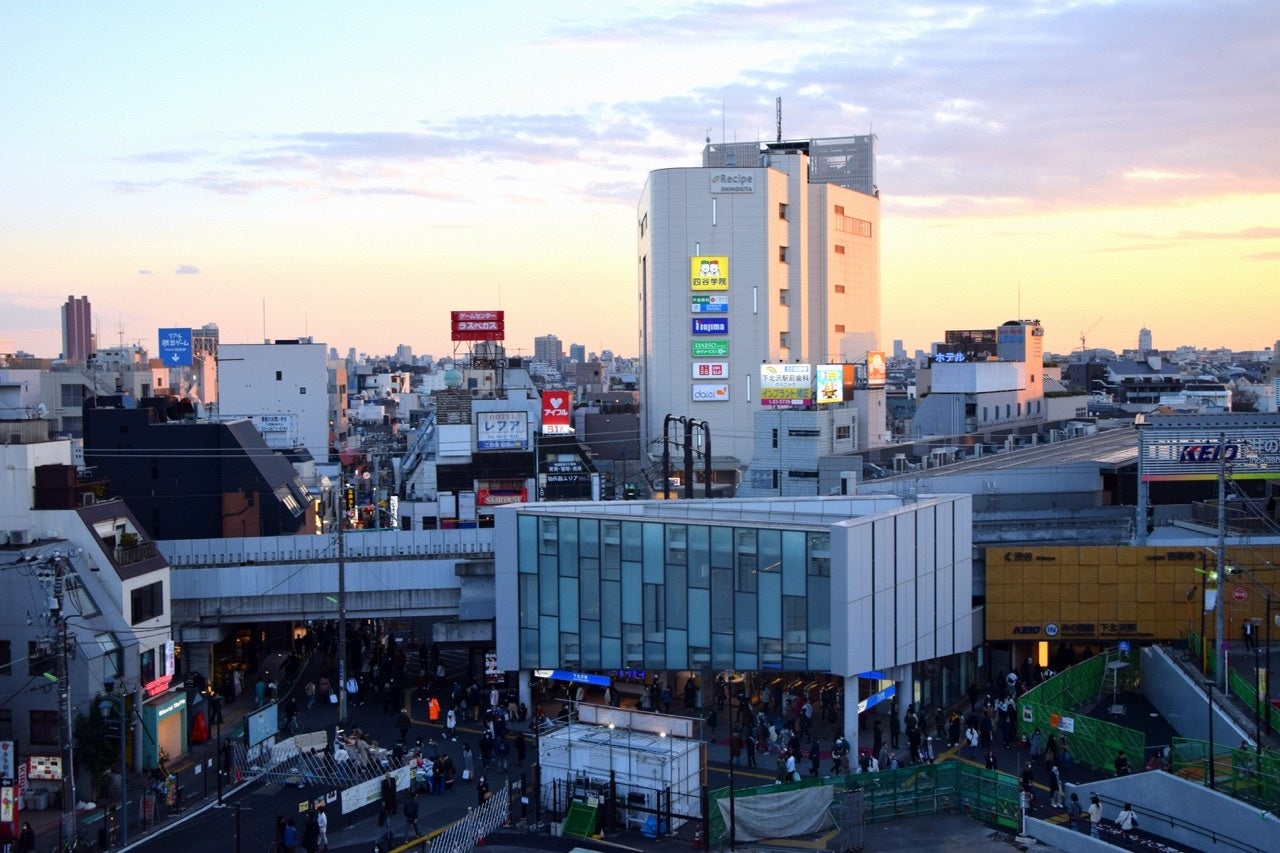 👖古着夜市🏮 9月の下北沢古着マーケット＋の開催が決定🎉 今回のテーマは「古着夜市」  夜市の雰囲気が漂う会場には、個性的な古着が並び、お気に入りの一着を見つける絶好の機会です✨