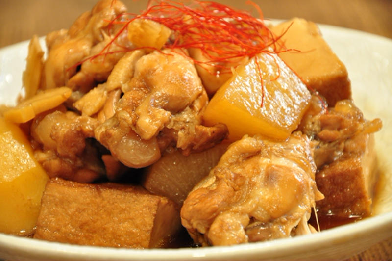 お鍋任せのボリュームおかず 鶏手羽元と厚揚げの醤油煮込み