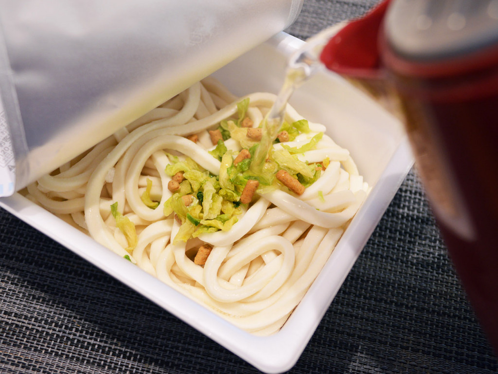 冷凍 麺が自慢の 鶏出汁塩焼きそば 1kg マルハニチロ 業務用 冷凍麺 中華麺 塩やきそば 屋台 お祭り 簡単調理 お徳用 学祭 冷凍食品 中華惣菜冷凍麺 焼きそばの通販はau PAY マーケット - グルメ通販市場au PAY マーケット-通販サイト