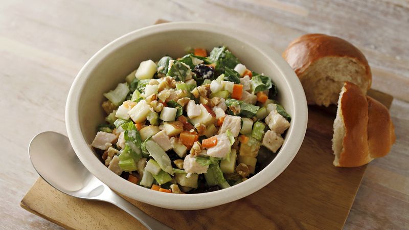 木のスプーンと白い背景のボウルからご飯を食べるアジア少年の写真素材・画像素材 Image 46917244