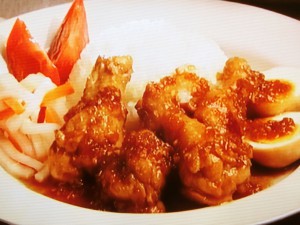 さんおはようございます。昨日の夜、きんかんの木にイルミネーションを付けライトアップ、家のライトも付けて写したらきれいな夜景が！これを見て朝から元気にやりましょうー。昨日作った料理、 ヤオカイを作って、 ヤオカイを煮た煮汁でもやしの焼きそば、レバーも煮