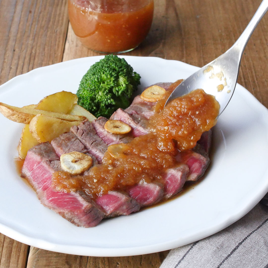 和皿に盛り付けた牛ステーキ 写真素材6278395- フォトライブラリ