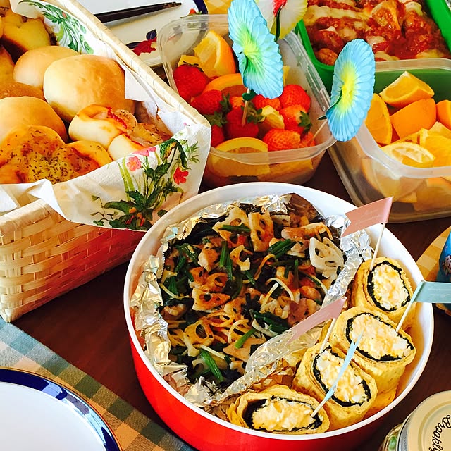 教会のママ会🥰持ち寄りランチ 私はパンプキンパイを作って行きました🎃 お料理上手なママが多くてどれもおいしかった〜💞持ち寄りパーティー持ち寄りポットラックランチ会