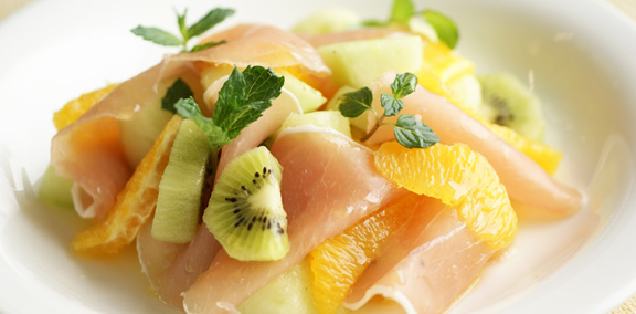 パパッと一品！ ベビーリーフと生ハムのフレンチサラダ