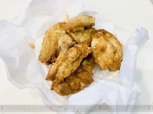 カーネルクリスピーをざっくりと切って、サラダと合わせるだけで、 おかずとしても最適なチキンサラダができあがります🥗マスタードをかけて大人でも楽しめる風味＆色鮮やかにアレンジ！ みなさんもケンタッキーのチキンで様々なアレンジレシピをためしてみてください