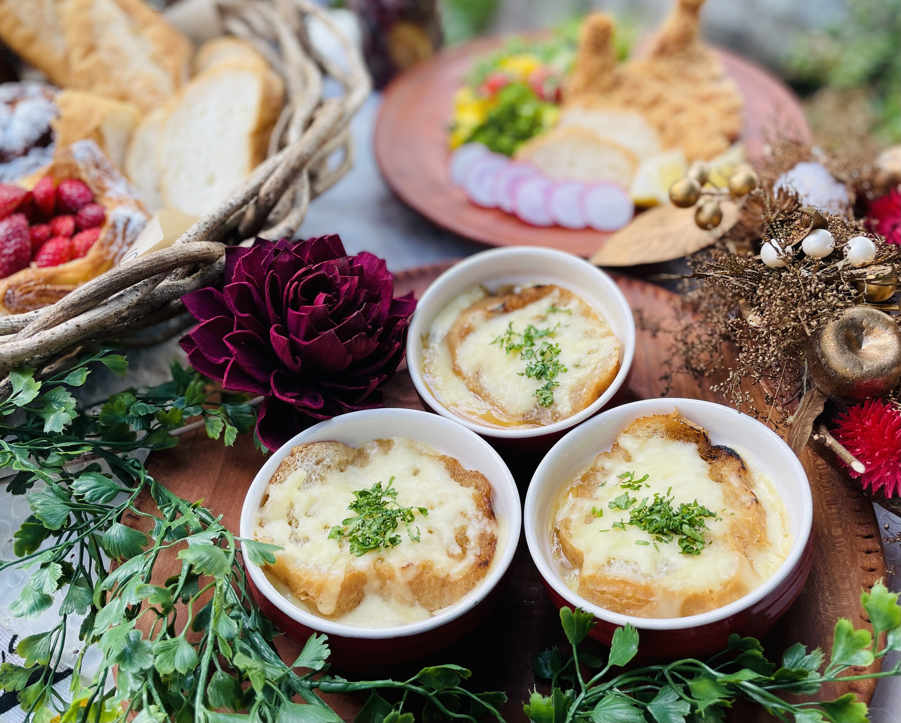 ダッチオーブンで簡単グラタンの作り方 つよしのアウトドアクッキング - YouTube