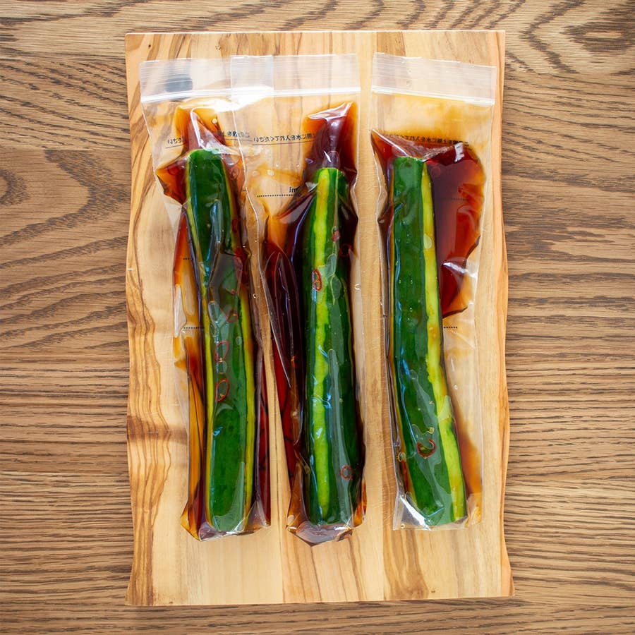 ファミリーマートから「胡瓜一本漬」が新登場！瀬戸内の藻塩を使用したワンハンドタイプのきゅうりの一本漬の新商品です -新商品・新発売情報 進撃のグルメ