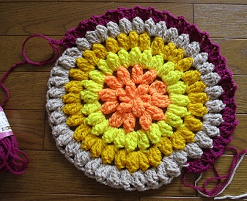 天才の所業」 リメイク 余った毛糸の切れ端たち、“これをこうしてこうじゃ!” 目からウロコの完成品に「これは絶対やる」 1 3ライフスタイルねとらぼ