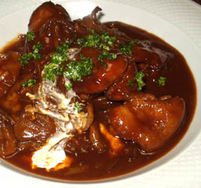 赤ワインで作る簡単な鶏肉の煮込み