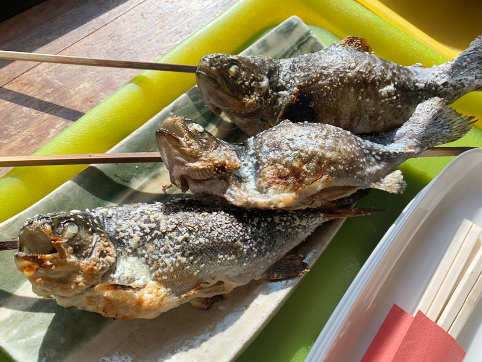 ニジマスの塩焼きとは富士山の湧水の恵みをそのまま味わう、釣れたての贅沢「ニジマスの塩焼き」静岡県