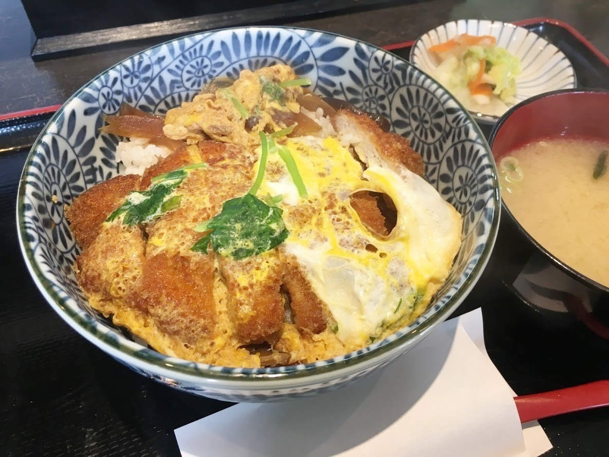 なんて美味しいんだろカツ丼って! もう神でもカツ丼でも信じる事さ、必ず最後に愛はカツ! 受験生の方とかお疲れ様です。勝負前にどうでしょうカッ?!そんな富山県内の美味しいカツ丼まとめ上げてみました、、 東から西へ地域順になっとります! 色んなカツ丼あるけど