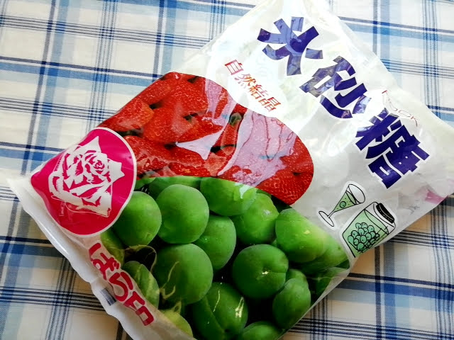 業務スーパーの氷砂糖は近くのスーパーで買うよりちょっとお得でした。梅酒や梅シロップに大活躍ちょっとお得に暮らしたい