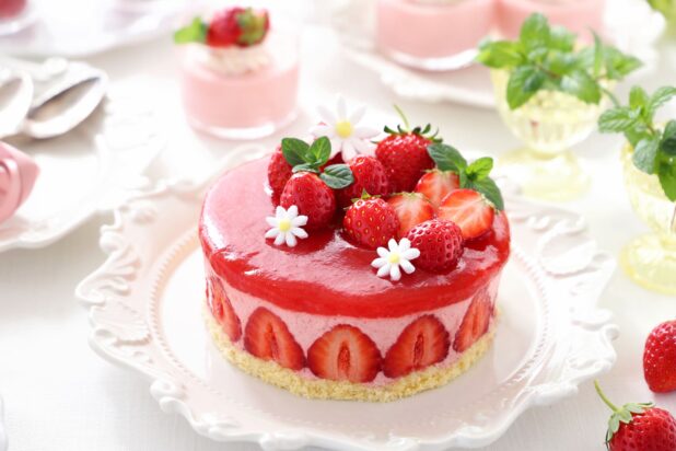 デコレーションケーキ4号から10号まで🎂8号の写真だけなかったのですが、並べてみると大きさの比較ができておもしろい😃 号数×3で直径の長さになるので、 4号は直径12センチ 10号は直径30センチ になります！デコレーションケーキホールケーキ大きさ比較洋菓子