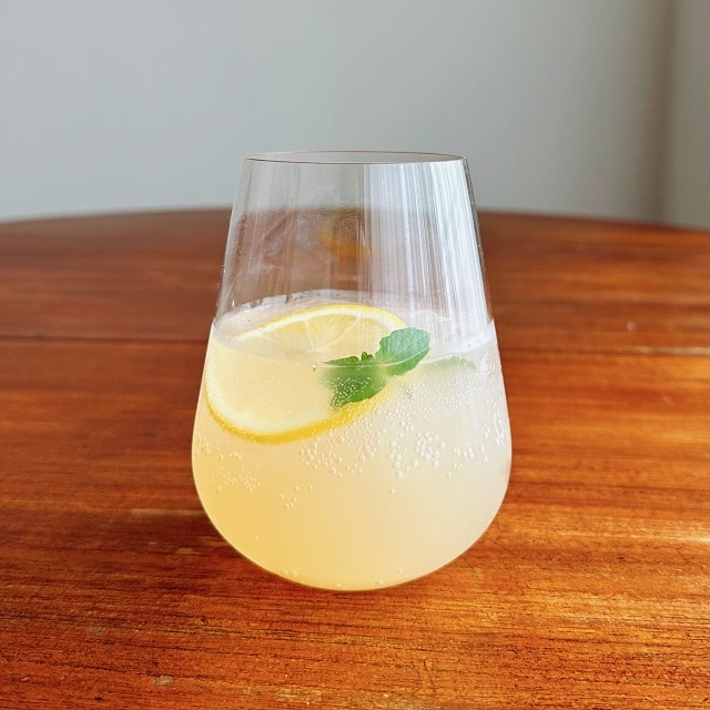 赤ワインの炭酸割りが飲みやすい！おすすめの飲み方をソムリエが解説HANKYU FOOD おいしい読み物フード 食品・スイーツ 阪急百貨店公式通販HANKYU FOOD