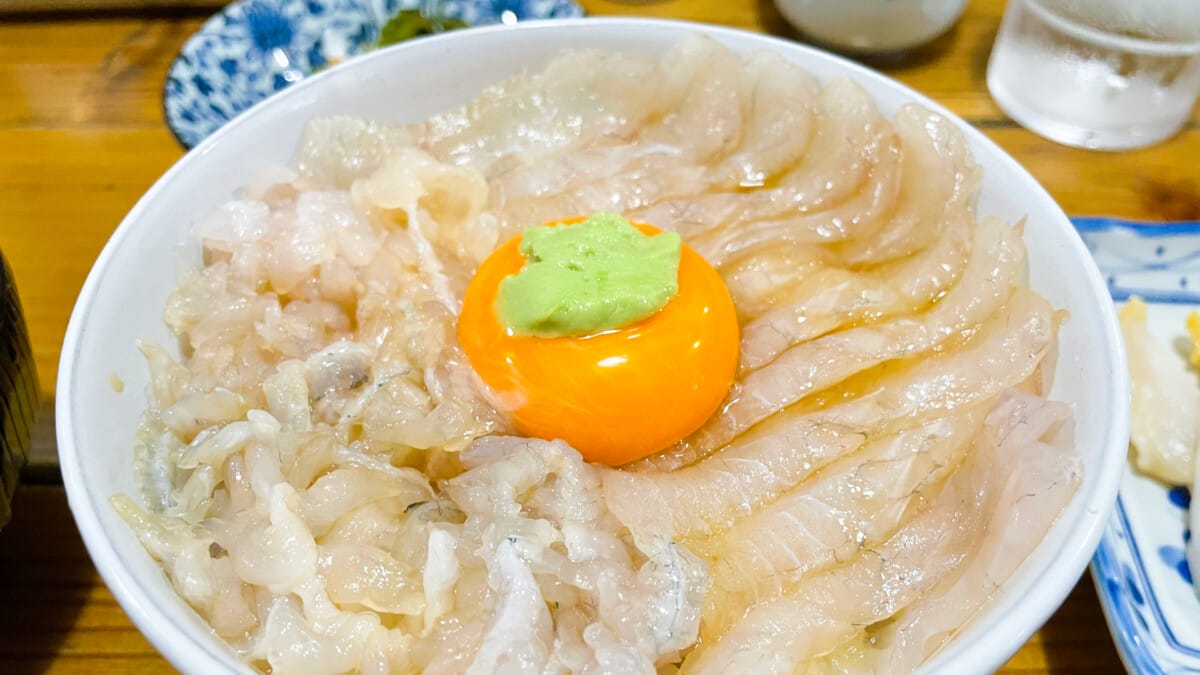 みなと食堂の絶品ヒラメ漬け丼を体験