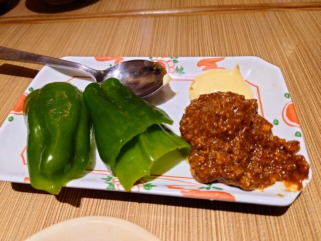 冷やしピーマンと餃子に肉味噌はビームハイの最良の友 難波『難波のしんちゃん』 : 立ち呑みダイエットの日々