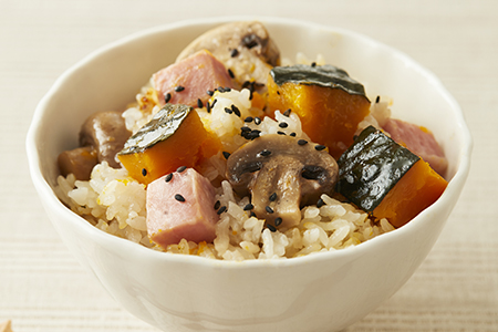 基本からアレンジまで!思わずつくりたくなる「きのこの炊き込みご飯 バター」のレシピ集クックパッド