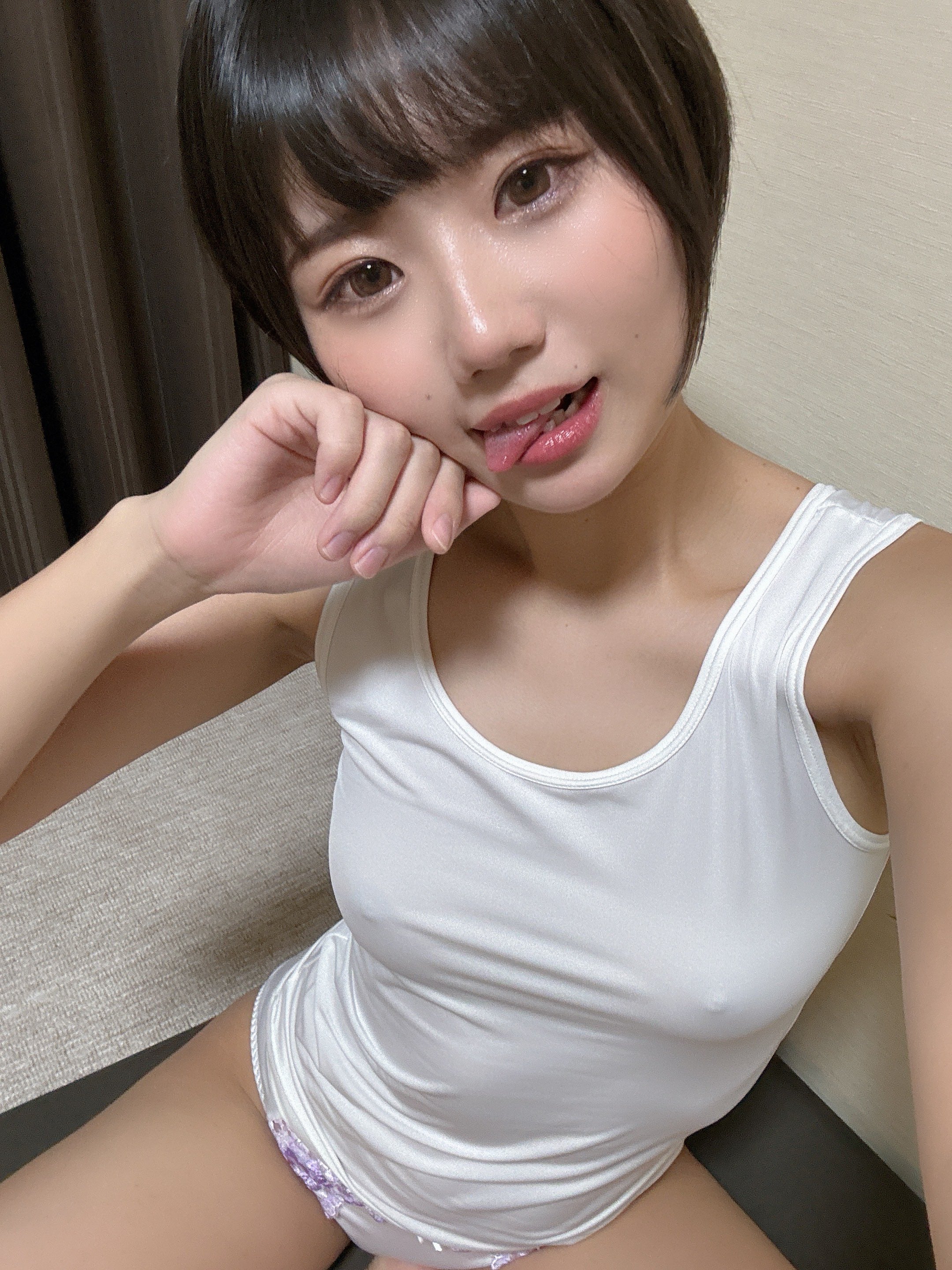 AV女優、SM女優 精神的M女優 市川まさみ私服着衣姿のプロフィール。ichikawamasami |