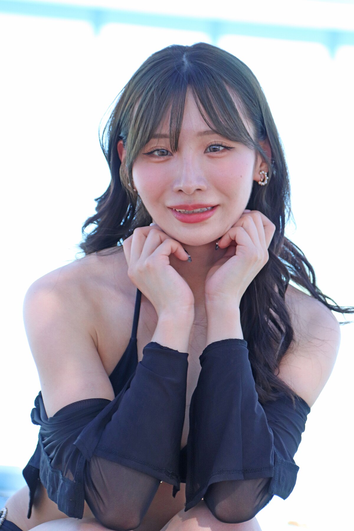 希咲那奈 AV DEBUT「声は小さいけど、人一倍冒険したい」Aカップに収まらない好奇心 - Tバックをずらして挿入するのが男の夢