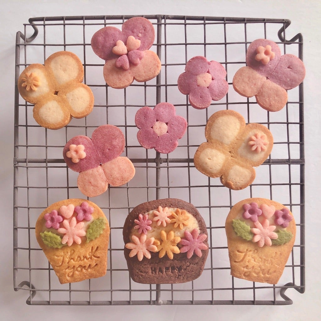 お花の可愛いアイスボックスクッキ