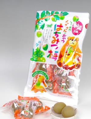 SNSで『梅味の食べ物で一番』の声。カルディ「はちみつうめ玉」の食感にハマる - macaroni