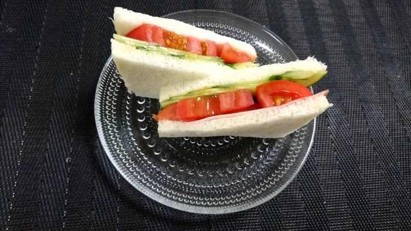 食レポ セブン定番サンドイッチ『ジューシーハムサンド』を実食！「ハム」「きゅうり」に加えて、マスタードを絡めた「マヨネーズ」をサンド したセブンイレブン限定サンドイッチ セブンイレブンサンドイッチ新作ポテトチップス研究所