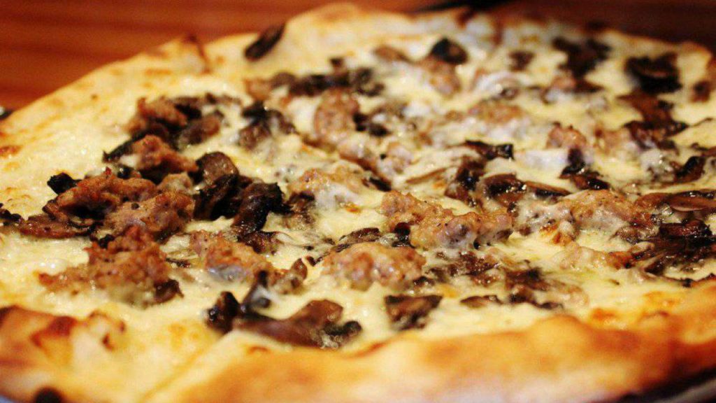 キノコ好き必見！”木こり”のピザ、ボスカイオーラ。その意味や起源、レシピについて紹介 - ピザのちから
