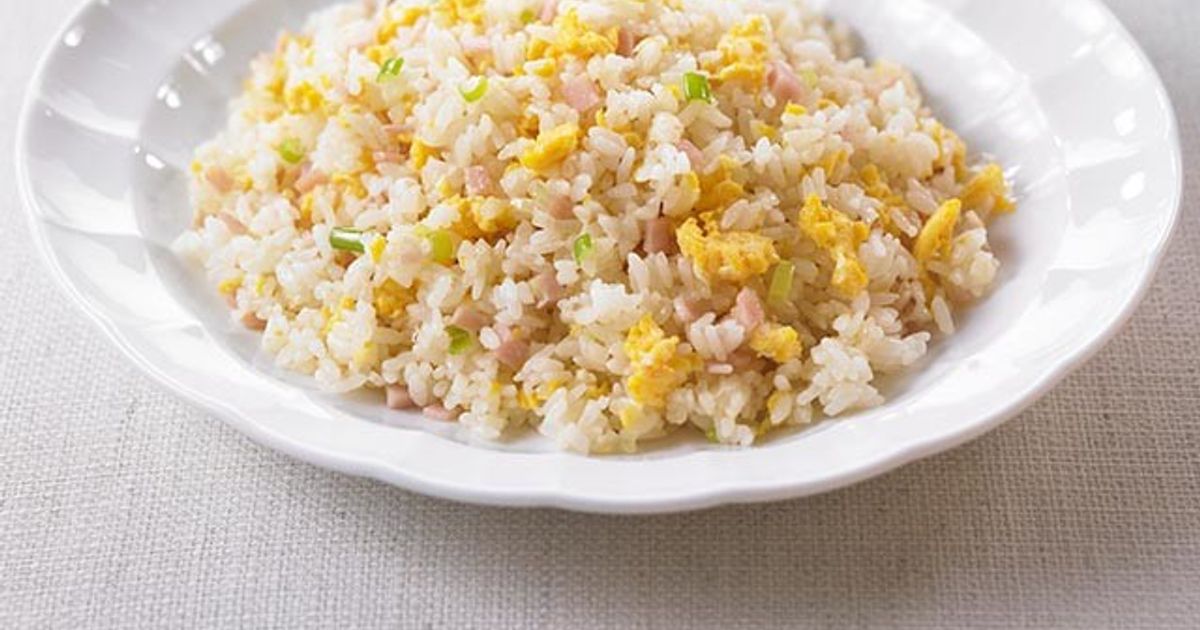 マヨネーズでこくうま！「 卵なしチャーハン」このレシピのポイントは↓の投稿文をチェックしてくださいね✨,----------------------------------, ✍️このレシピのポイントは , ✔️卵いらずマヨチャーハン！,✔️シンプルながらもマヨネーズのコクを感じられるひと品🙌, ✔️マヨネーズの油でごはんもパラっと✨,