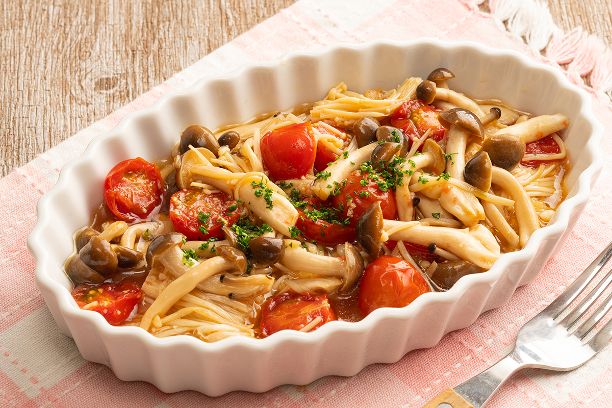 プロ直伝「きのこマリネ」の簡単レシピ。しっかり焼くとうまみ倍増！三越伊勢丹の食メディアFOODIE フーディー