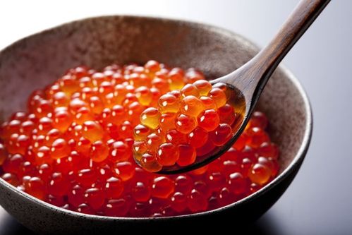 魚のプロ直伝 簡単いくらの醤油漬けレシピ。失敗しない生筋子 鮭の卵 のほぐし方を解説！三越伊勢丹の食メディアFOODIE フーディー