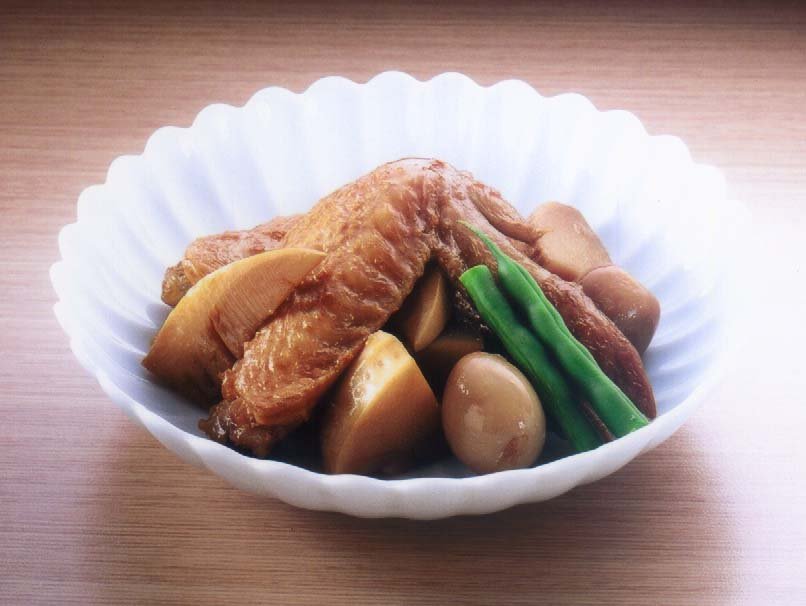 五香粉の香を楽しむ♪鶏手羽元と筍の柔らか煮