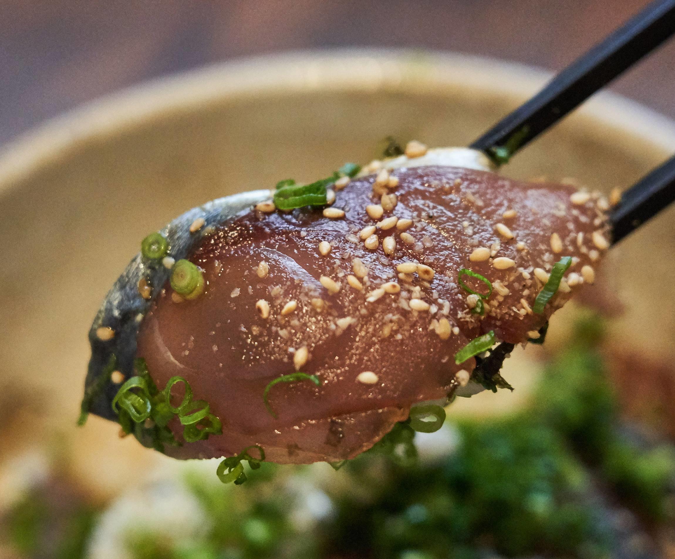 銘品蔵meihingura✈︎ @meihingura TVや雑誌で大人気の博多名物ごまさば🐟 ￣￣￣￣￣￣￣￣￣￣￣￣￣￣￣￣￣￣｟気になる投稿は保存してね♪｠ ▽博多の味 ごまさば 福岡に来たら一度は食べて欲しいごまさば がご自宅でも楽しめます♬ ブランド魚「ときさば