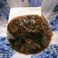 卵黄ソースで アボカドユッケ風クラシル