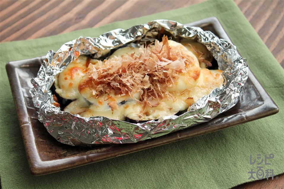 秋のキャンプメシ🍂 秋刀魚 松茸の炊き込みご飯 きのこのホイル焼き 秋茄子の漬物 シャインマスカットでした❕ キリンの秋味で乾杯しました🍻campoutdoors캠프캠핑캠핑요리露营露營campcookingキャンプキャンプ飯キャンプメシキャンプめし