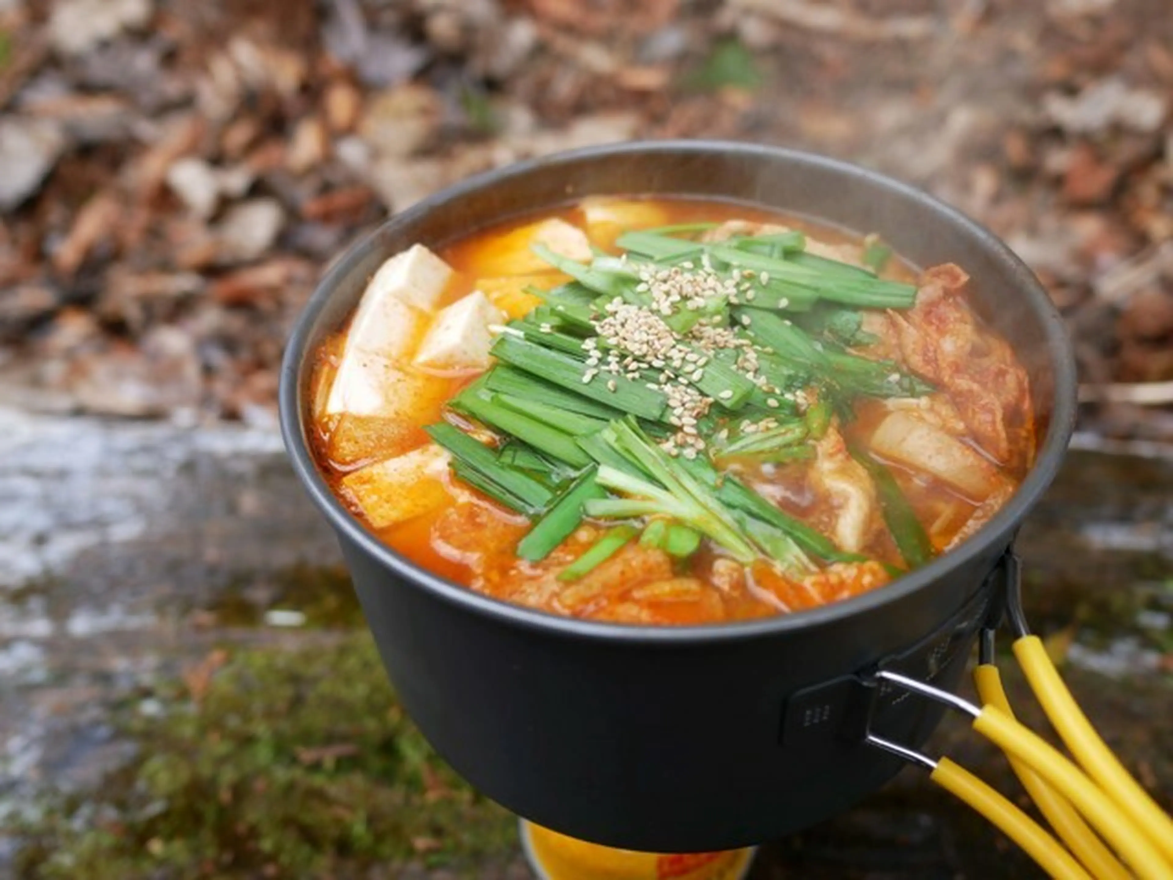 ダッチオーブンで作る簡単レシピ！激ウマほろっほろ豚の角煮