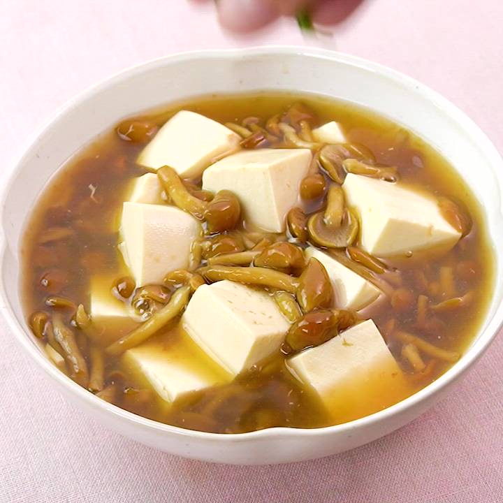 豆腐となめこのお味噌 我が家の基本のお味噌汁♬︎