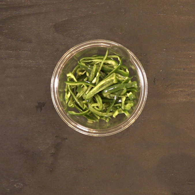 5分でズボラ飯! 電子レンジで簡単「ピーマンのおひたし」 . ☆料理苦手なあなたでも、早い簡単美味しいを作れます!☆ .夜の更新は過去の人気メニューです。ご質問などはコメント欄にお気軽に! 材料はピーマンだけの簡単レシピ! スピードメニューですので時間が