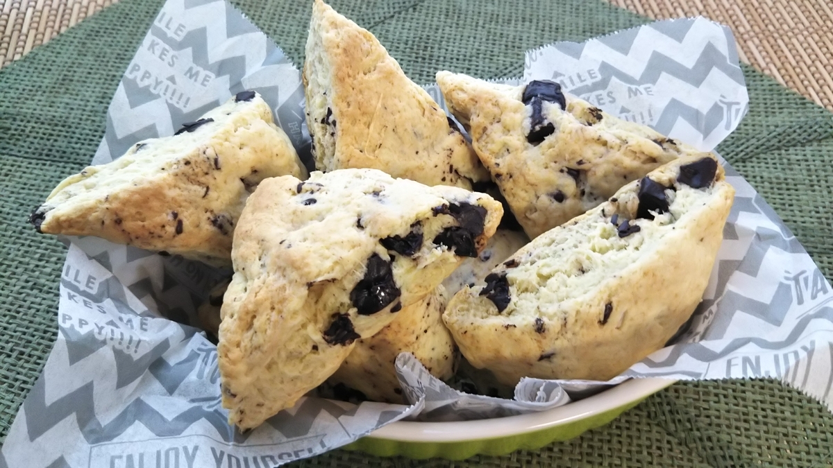 バターなし・ホットケーキミックスで簡単! 黒ごまきな粉スコーンラクつく管理栄養士考案の作り置きレシピサイト