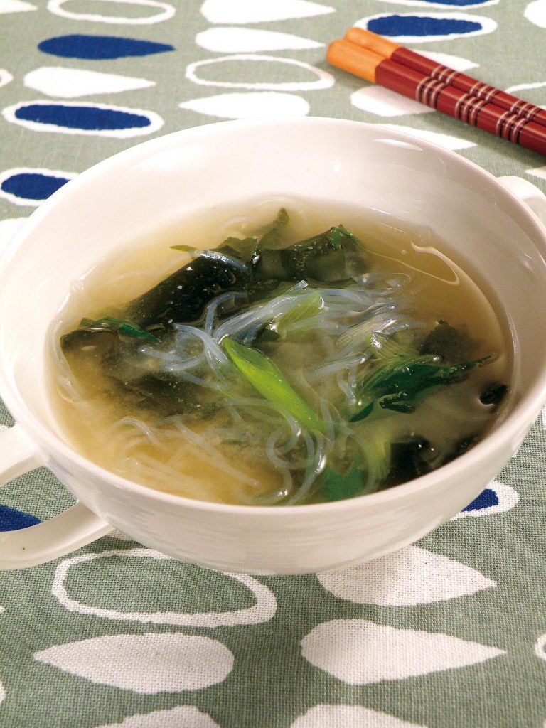 レンジで簡単 わかめとカニカマの中華風春雨サラダ