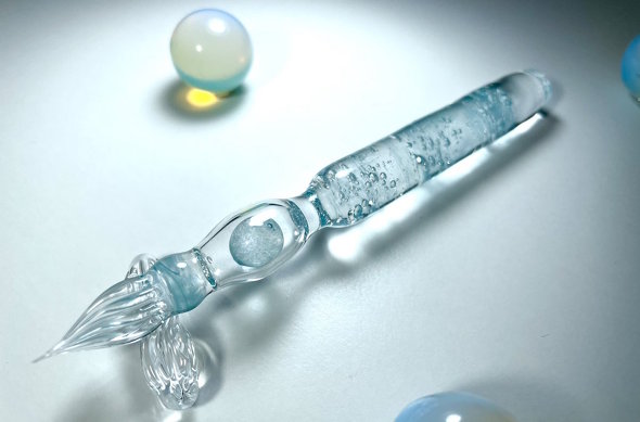 ＼お餅の温めテクニック3選 , トースターや電子レンジ、フライパンで温めるときのテクニックを紹介します♪, ぜひ試してみてください ^^ , .,トースターにくっつきにくくなる方法 , ①切り餅の上面に醤油を2～3滴垂らして広げる ※醤油は餅から垂れない量にしてください 。,②既定の焼き時間加熱する。, ※焦げないようにトースターから目を離さないでください, .,