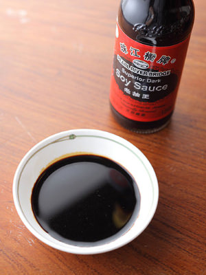 黒チャーハン & 温玉のっけ黒チャーハン - 魚料理と簡単レシピ