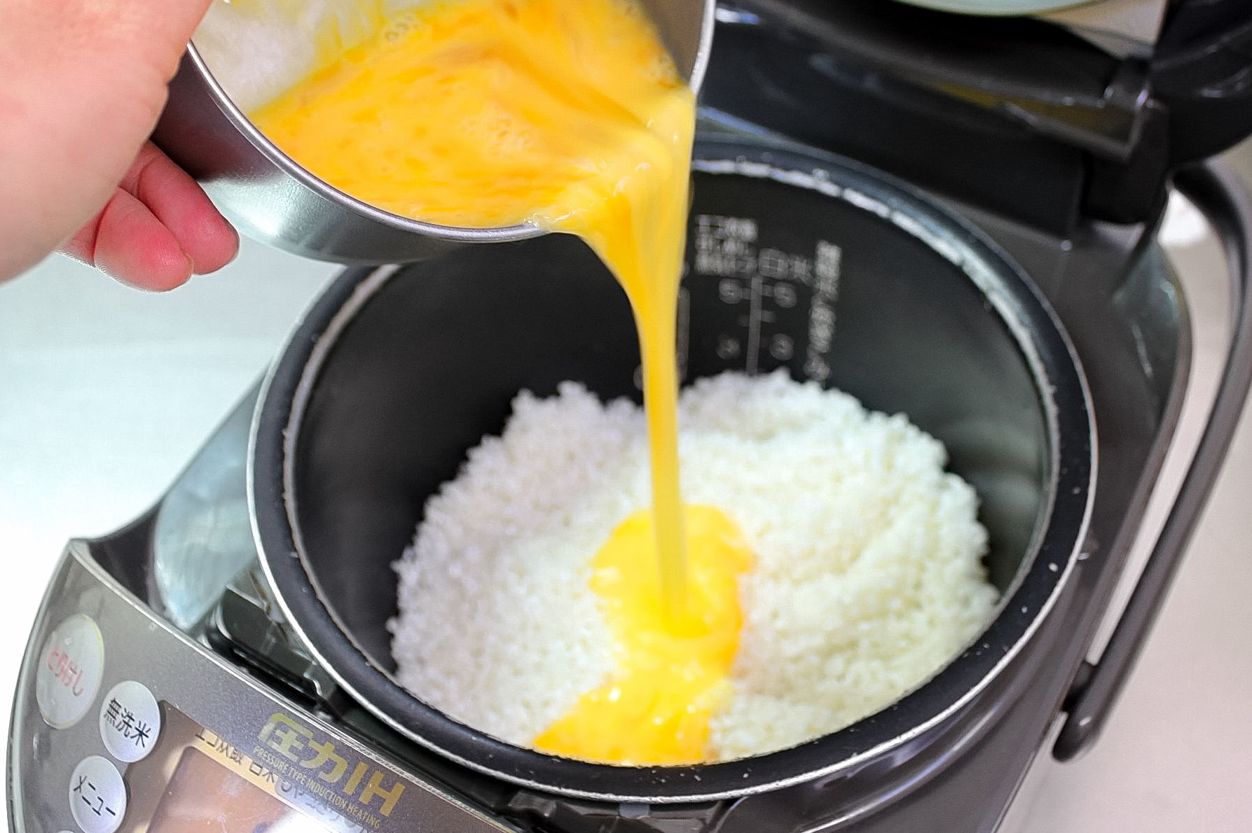 ツナ缶で簡単!ごま油と生姜香る「中華風五目炊き込みご飯」レシピSATETO さてと