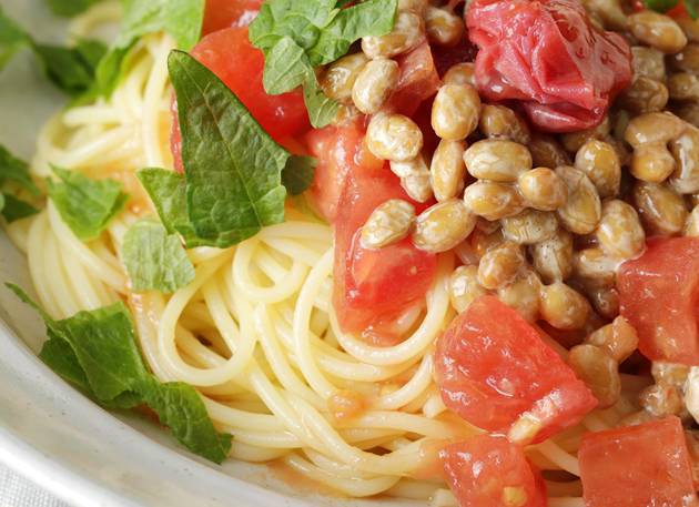 夏のパスタ『めかぶ納豆明太子の冷製パスタ』ネバネバさっぱり！ - パパっとおうちごはん