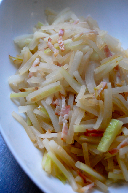 ベーコンとチーズの洋風大根もち